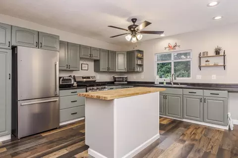 Kitchen - 7981 Johnson Ln, Downs, IL 61736 photo 2 of 4