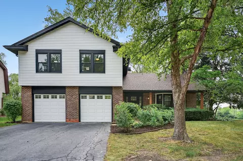 3961 Whispering Trails Dr, Hoffman Estates, IL 60192
