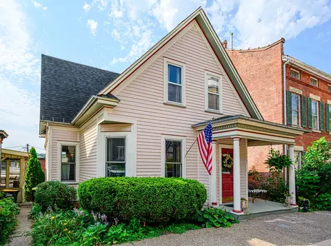 115 N Bench St, Galena, IL 61036