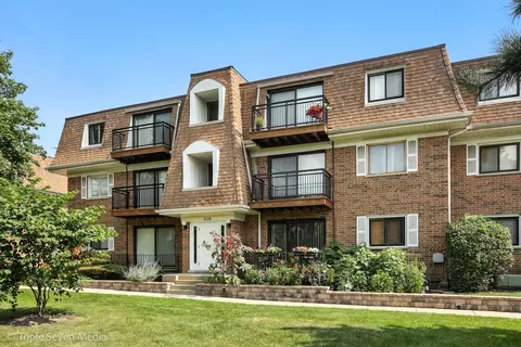4128 Cove Ln #C, Glenview, IL 60025