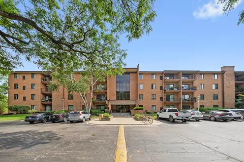 709 W 79th St #204, Darien, IL 60561