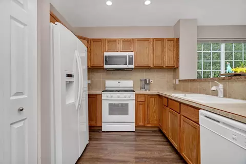 Kitchen - 838 Daniel Dr, Minooka, IL 60447 photo 2 of 5