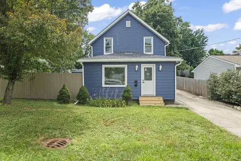 319 E 8th St, Lockport, IL 60441