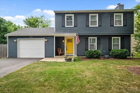 740 Lexington Ave, Saint Charles, IL 60174