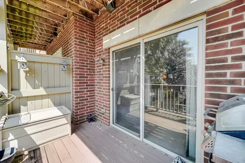 Exterior - 275 E Railroad Ave #205, Bartlett, IL 60103 photo 2 of 3