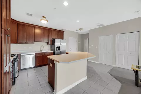 Kitchen - 275 E Railroad Ave #205, Bartlett, IL 60103 photo 3 of 5