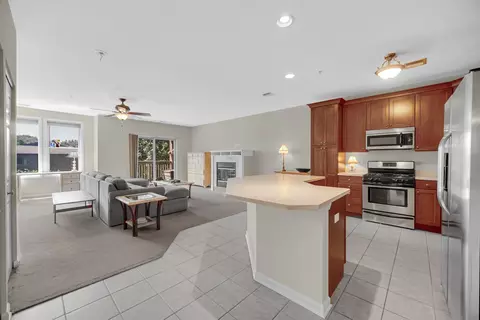 Kitchen - 275 E Railroad Ave #205, Bartlett, IL 60103 photo 1 of 5