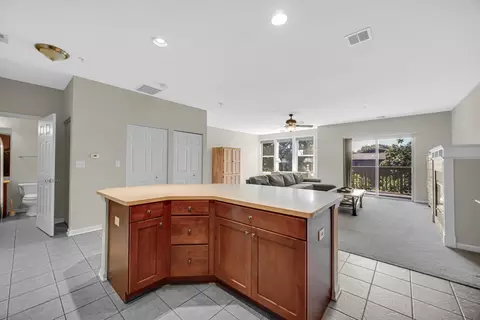 Kitchen - 275 E Railroad Ave #205, Bartlett, IL 60103 photo 5 of 5