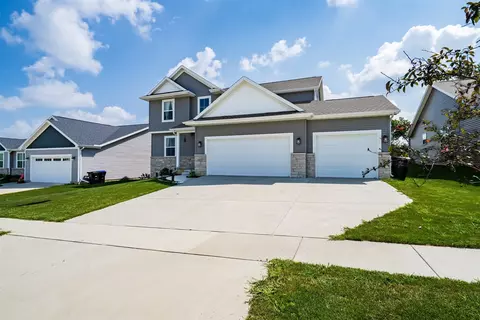 2512 Savanna Rd, Bloomington, IL 61705