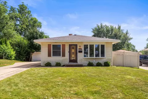 1899 Redwood Ave, Hanover Park, IL 60133