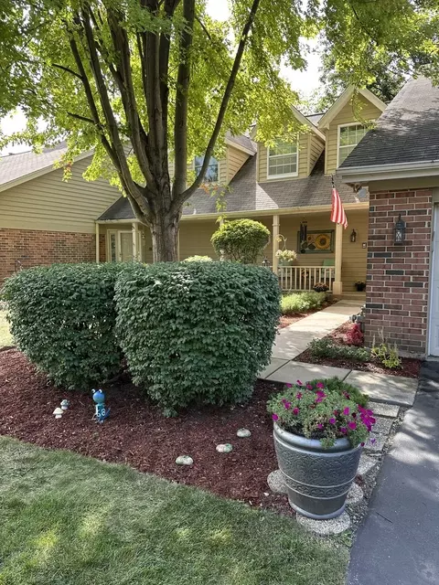 Exterior - 514 Shagbark Dr, Elgin, IL 60123 photo 2 of 7