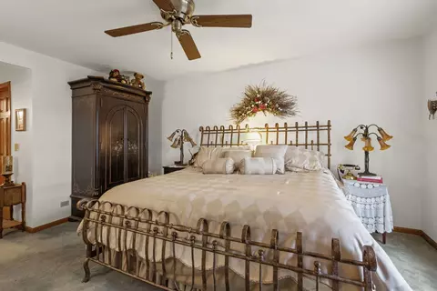 Bedroom - 514 Shagbark Dr, Elgin, IL 60123 photo 2 of 4