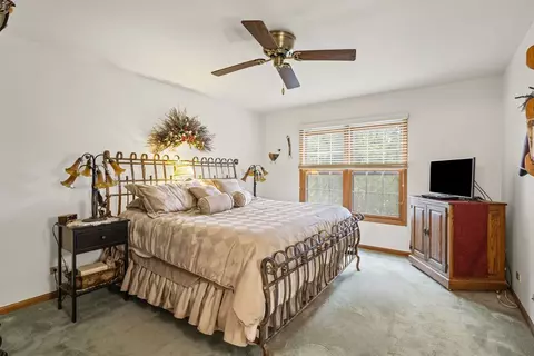Bedroom - 514 Shagbark Dr, Elgin, IL 60123 photo 1 of 4