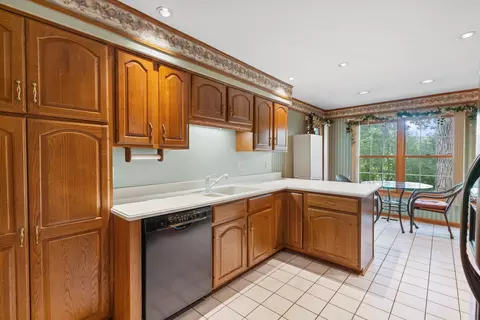 Kitchen - 514 Shagbark Dr, Elgin, IL 60123 photo 2 of 2