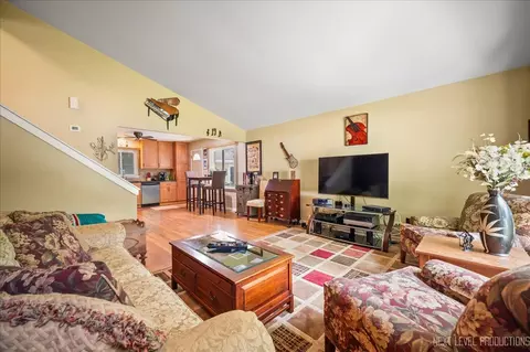 109 S Western Ave, Bartlett, IL 60103 photo 9