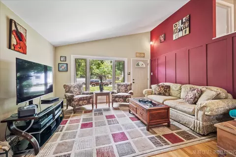 109 S Western Ave, Bartlett, IL 60103 photo 10