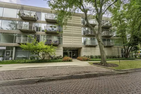 705 11th St #205, Wilmette, IL 60091