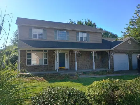 102 Brittany Cir, Fairview Heights, IL 62208