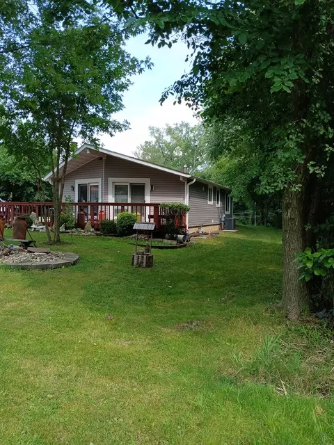 42065 N Beachview Dr, Antioch, IL 60002