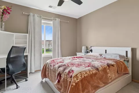 Bedroom - 2477 Smithfield Ct, Aurora, IL 60503 photo 2 of 3