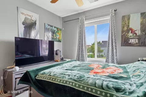 Bedroom - 2477 Smithfield Ct, Aurora, IL 60503 photo 3 of 3
