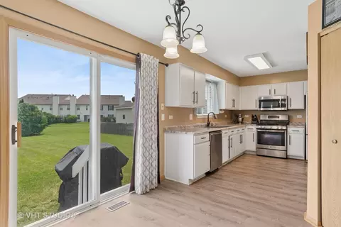 Kitchen - 2477 Smithfield Ct, Aurora, IL 60503 photo 2 of 2