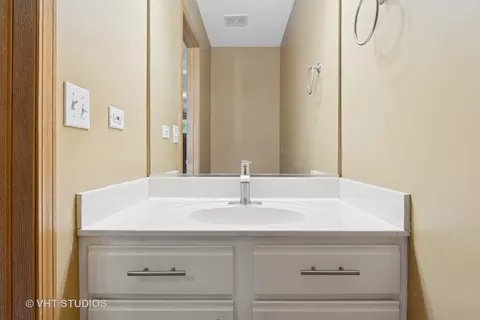 Bath - 2477 Smithfield Ct, Aurora, IL 60503 photo 1 of 3