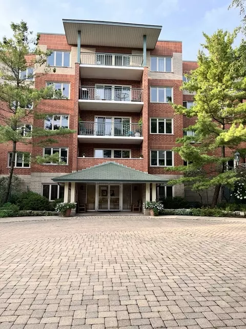 3900 W Bryn Mawr Ave #208, Chicago, IL 60659