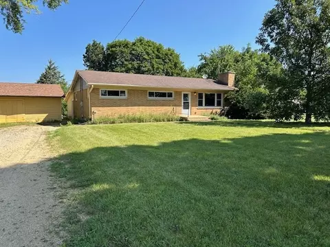 10502 Seaman Rd, Hebron, IL 60034