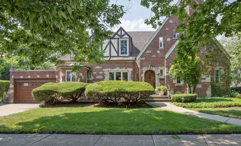 6656 N Sauganash Ave, Lincolnwood, IL 60712