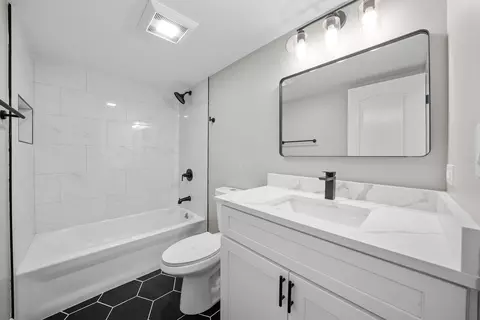 Bath - 1494 Elder Dr, Aurora, IL 60506 photo 1 of 3