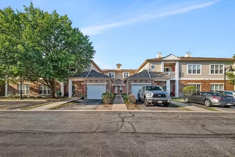 116 Clubhouse Ln #116, Oswego, IL 60543