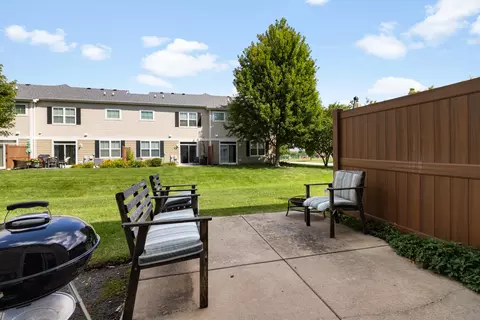 Exterior - 433 Acushnet St, Elgin, IL 60124 photo 2 of 5