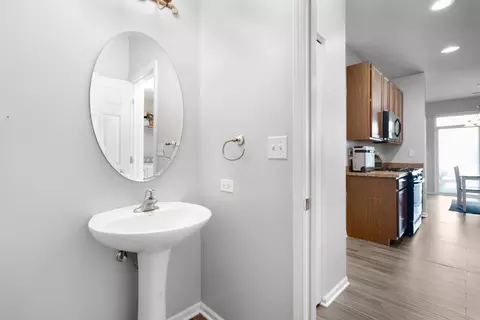 Entry Way - 433 Acushnet St, Elgin, IL 60124 photo 2 of 2