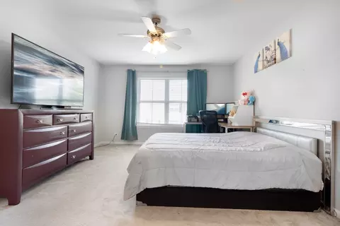 Bedroom - 433 Acushnet St, Elgin, IL 60124 photo 1 of 4