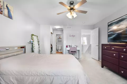 Bedroom - 433 Acushnet St, Elgin, IL 60124 photo 2 of 4