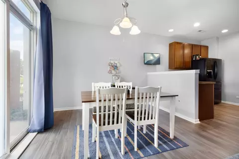 Dining - 433 Acushnet St, Elgin, IL 60124 photo 1 of 3