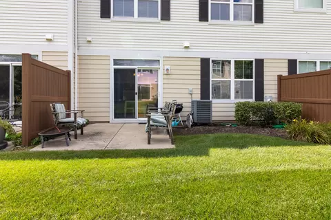 Exterior - 433 Acushnet St, Elgin, IL 60124 photo 3 of 5