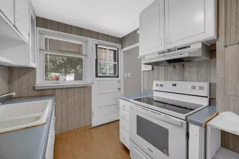 1433 Willow Ave, Des Plaines, IL 60016 photo 11