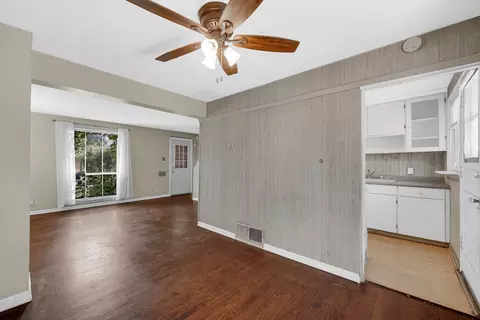 1433 Willow Ave, Des Plaines, IL 60016 photo 8