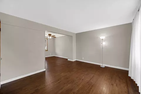 1433 Willow Ave, Des Plaines, IL 60016 photo 4