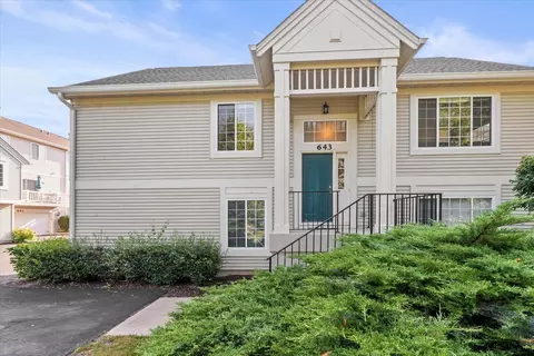 643 Cary Woods Cir #643, Cary, IL 60013