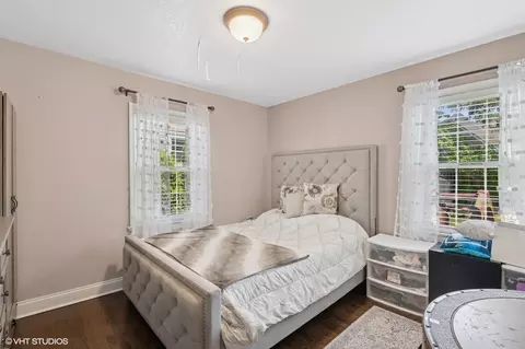 Bedroom - 1515 Maple St, Des Plaines, IL 60018 photo 1 of 3