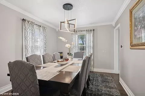 Dining - 1515 Maple St, Des Plaines, IL 60018 photo 1 of 1