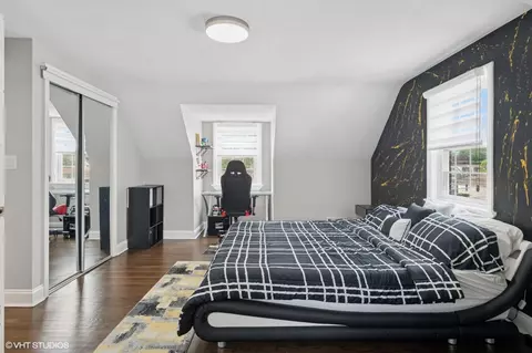 Bedroom - 1515 Maple St, Des Plaines, IL 60018 photo 2 of 3