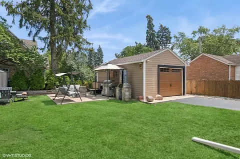 Exterior - 1515 Maple St, Des Plaines, IL 60018 photo 3 of 3