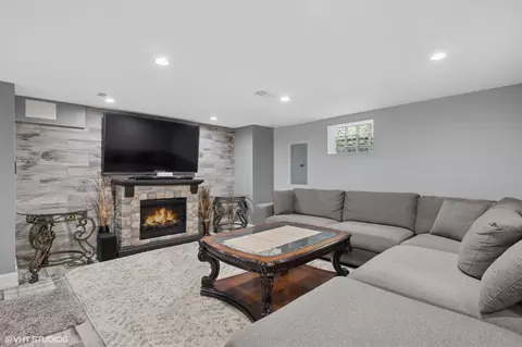 Living - 1515 Maple St, Des Plaines, IL 60018 photo 2 of 2