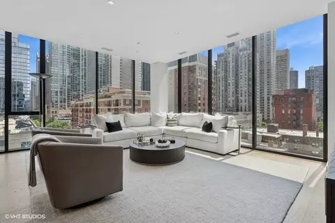 Living - Undisclosed, Chicago, IL 60654 photo 1 of 6