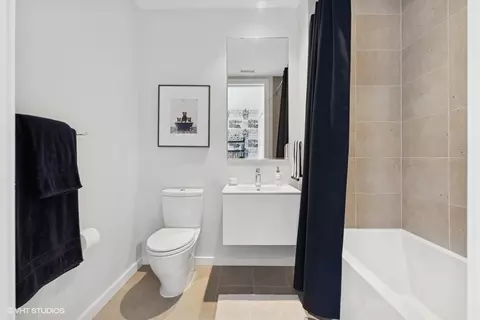 Bath - Undisclosed, Chicago, IL 60654 photo 6 of 6