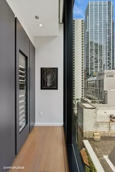 Entry Way - Undisclosed, Chicago, IL 60654 photo 3 of 5